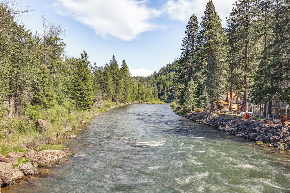 Luxury Cabin on Naches River, Near Mount Rainier!