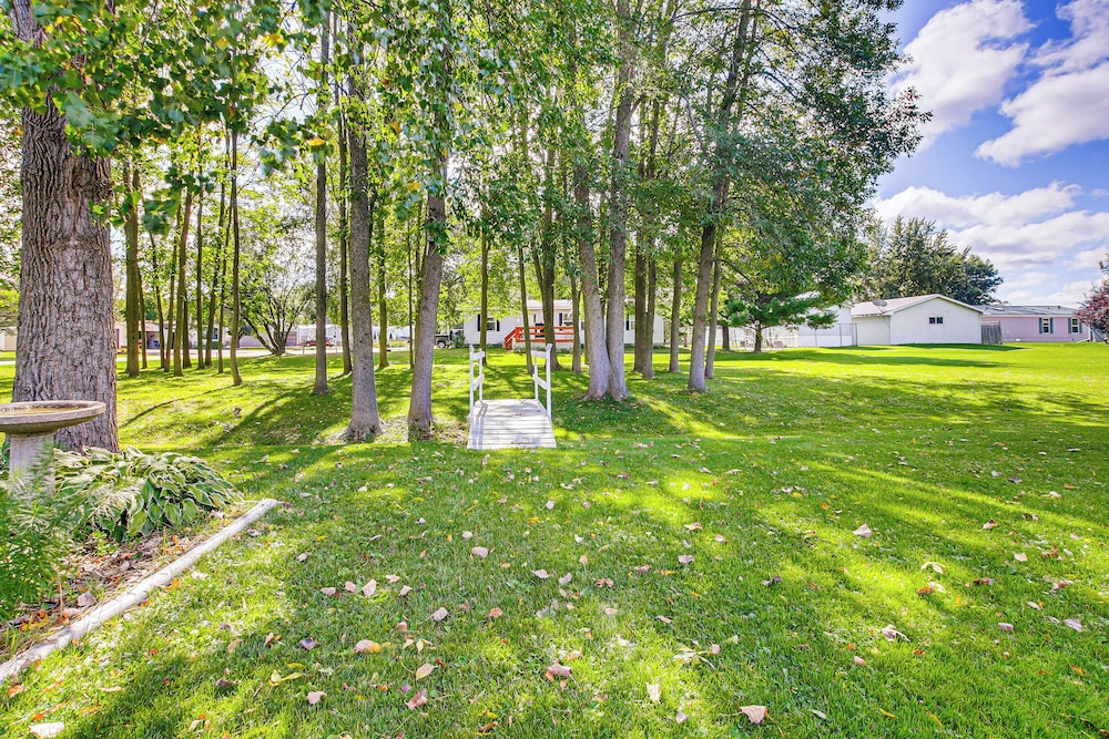 Lake Views & Fireside Bliss: Cecil Cottage w/ Yard