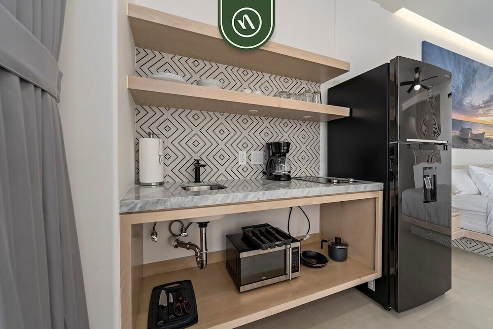 Cozy 2BR Lock-off - Terrace Overlooking the Marina