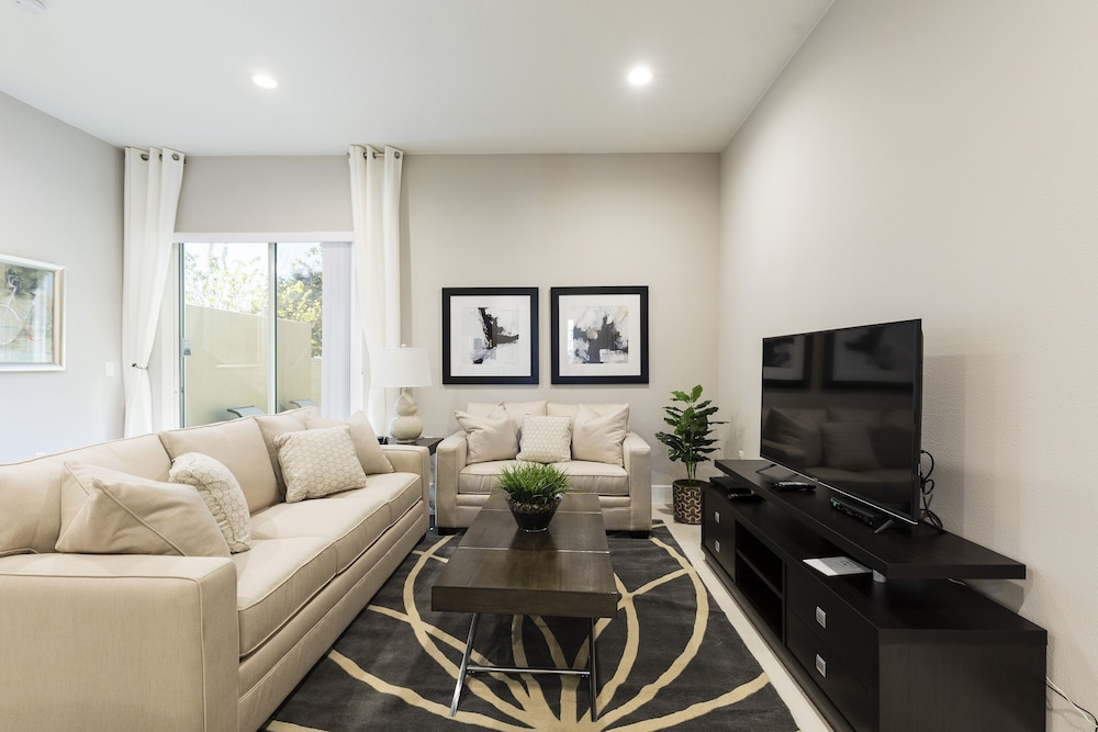 Summerville Vacation Homes by Columbia Management