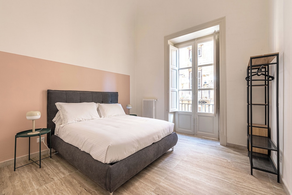 Central City Apartment by Wonderful Italy