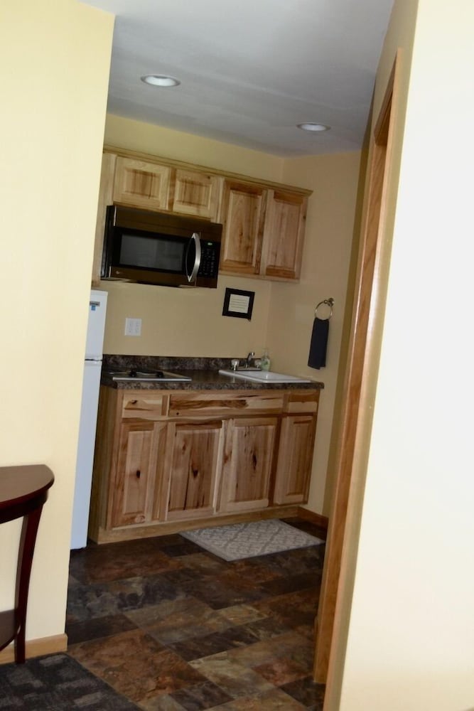 Black Elk Resort Cottages and RV Park