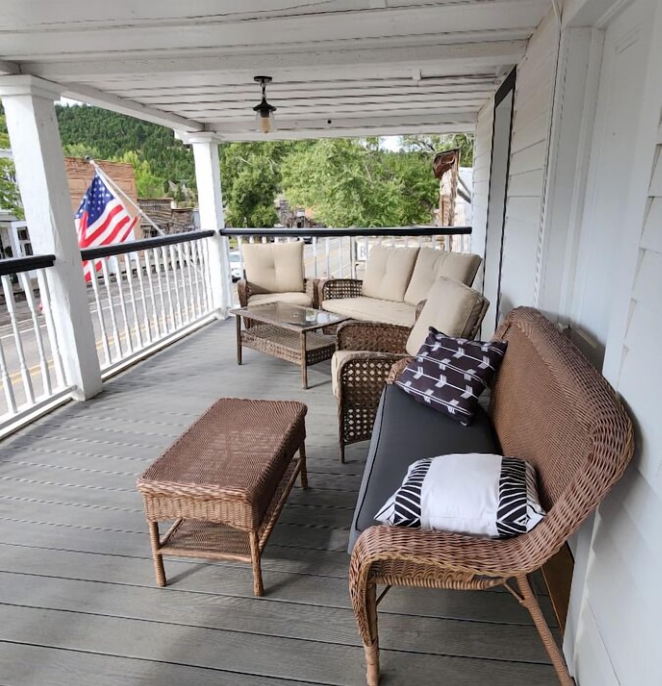 Fairweather Inn and Nevada City Cabins