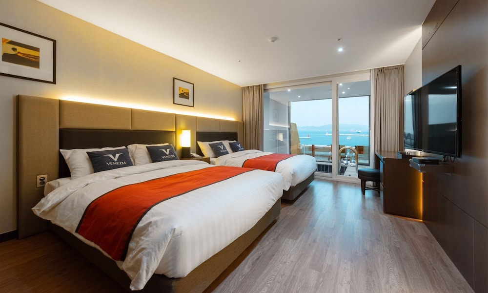 Venezia Hotel and Suite 18