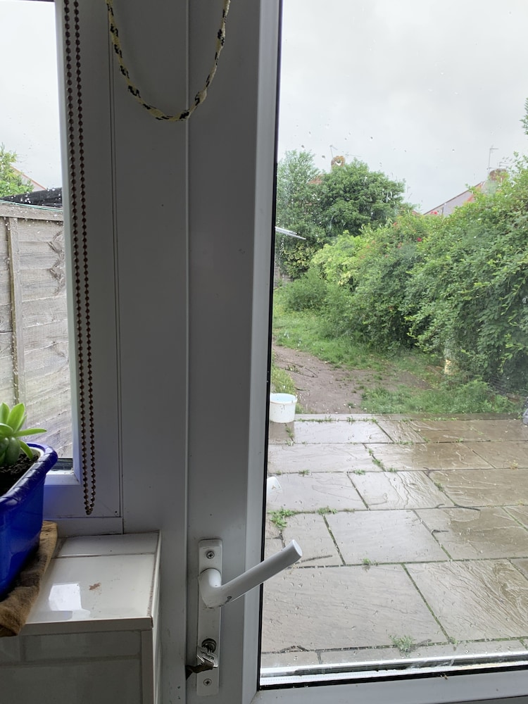 Immaculate 4 Bedroom House, Near Central London view 3