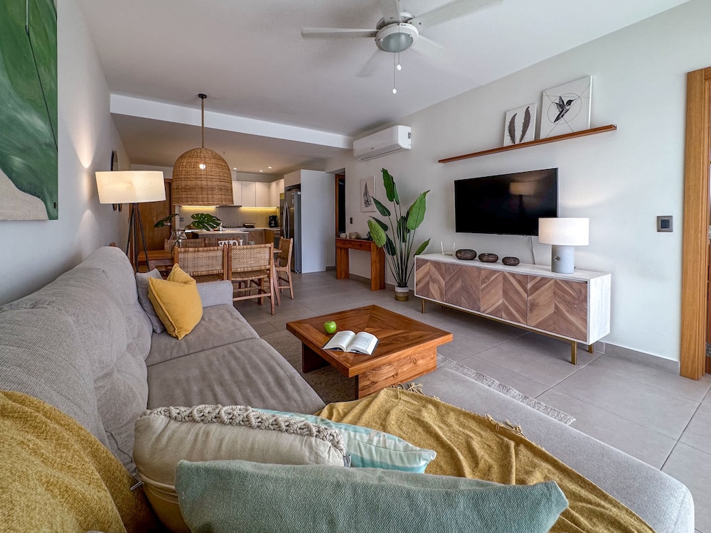 Fantastic new Golf View Apartment