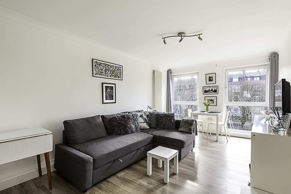 Cosy Angel Flat: Tube Nearby, Stunning Views!