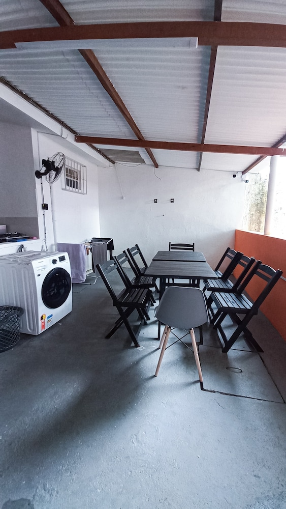 Yolo Hostel