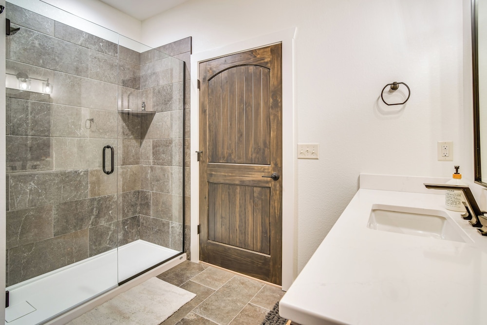 Fireplace + Lake Access: Waterfront Branson Escape