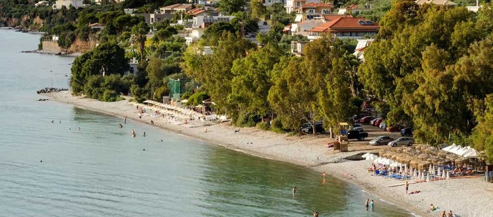Seafront Pouletis Family Aeraki Nest With Pool