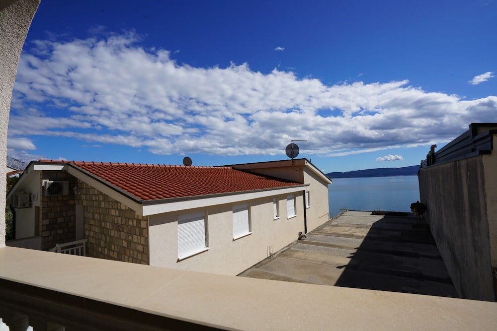 Lile - Comfortable 3 Bedroom Apartment - A1 view 3