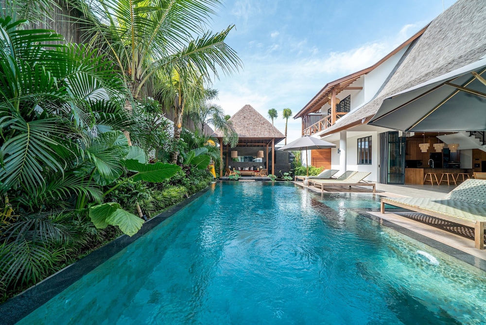 Villa Nusantara 5 by Alfred in Bali - Promo Luxury 4BD Pool Villa Pererenan Beach Caggu
