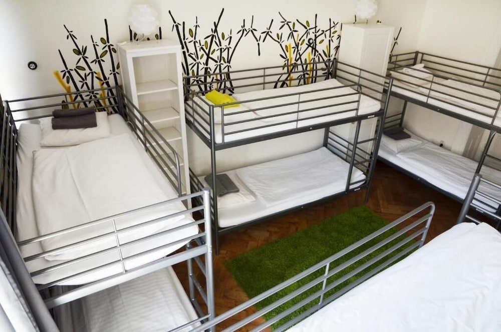 The Republic Garden - Hostel