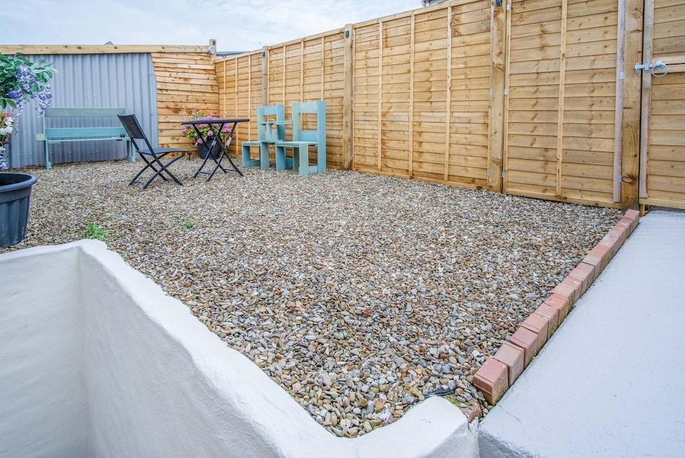 Clouds - 1 Bedroom Holiday Home - Milford Haven