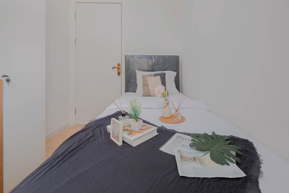 Spacious 3Br At Daan Mogot City Apartment