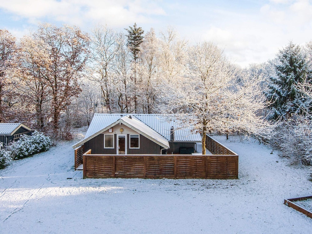 6 Person Holiday Home in Give