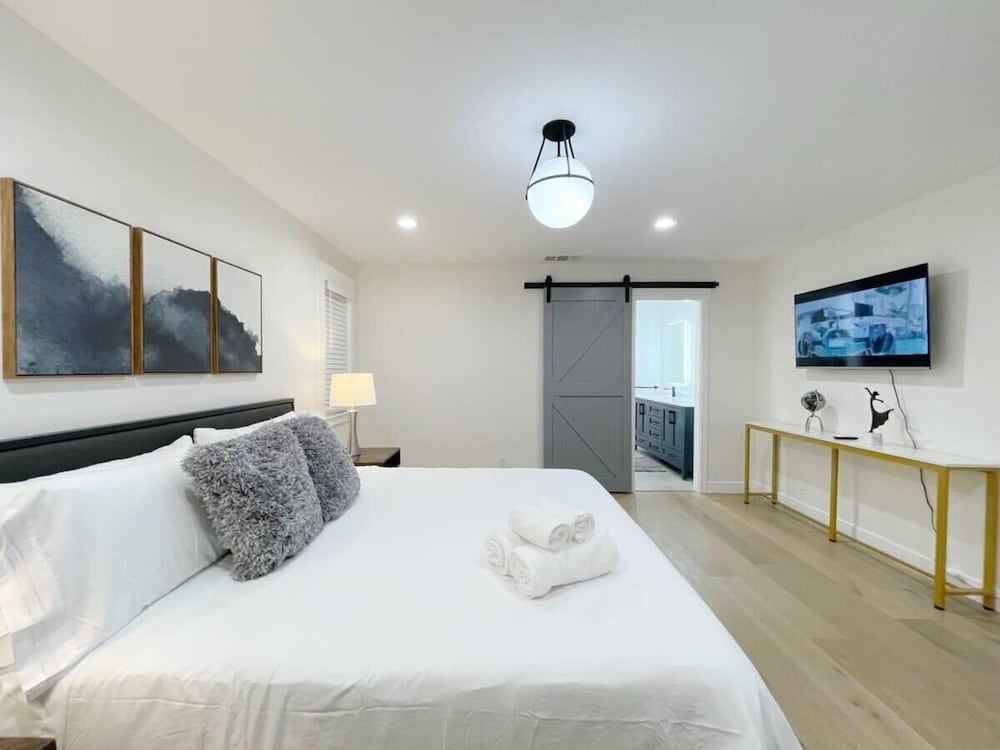 @ Marbella Lane - Contemporary Sophisticated Home