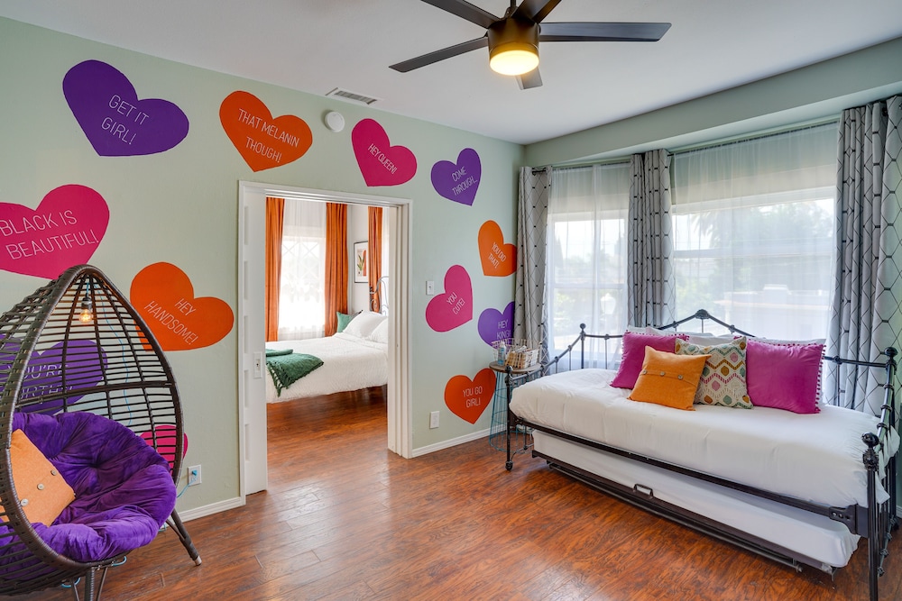 1 Mi to Dtwn! Bright Long Beach Apartment