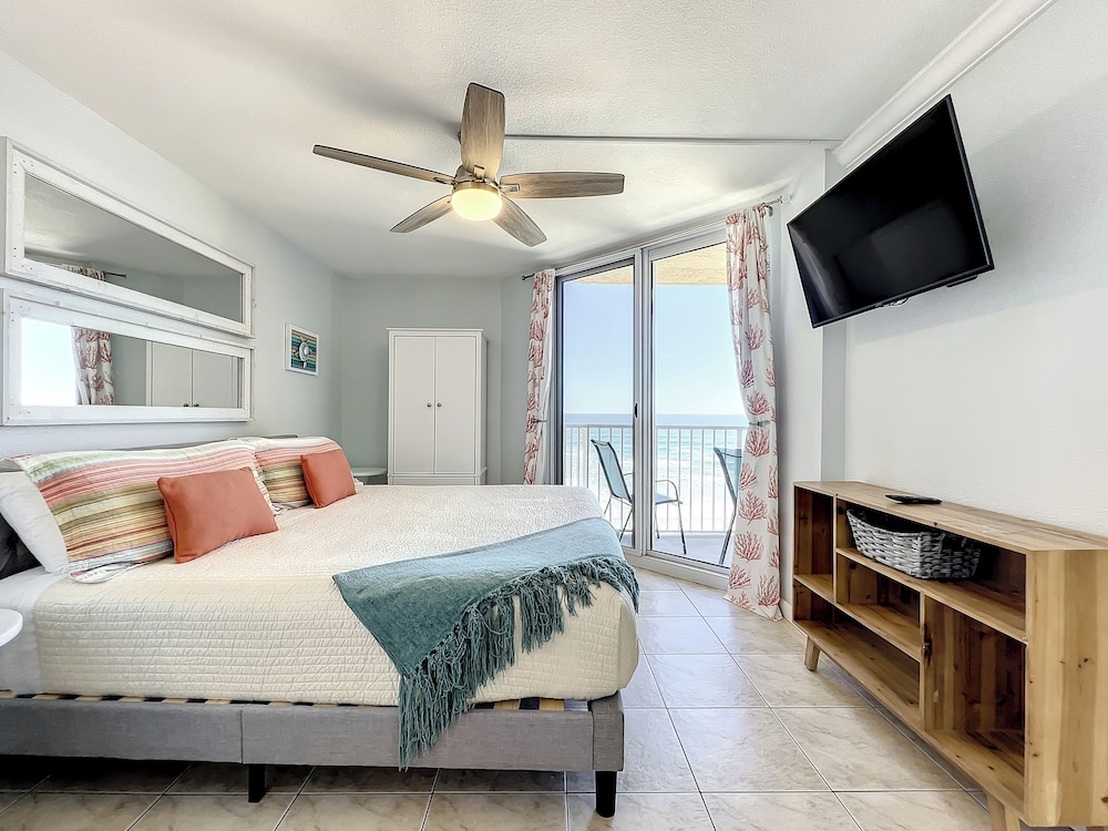 Oceania Beach Club