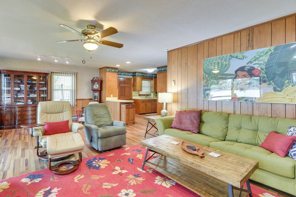 On Lake Tillery: Spacious Home w/ Screened Porch!