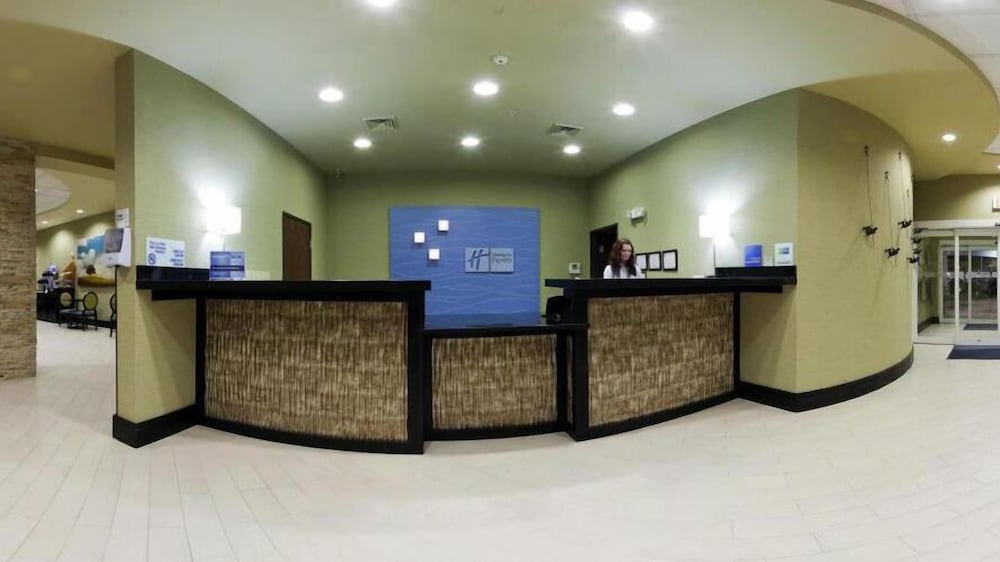 Waycross Vacations - Holiday Inn Express Hotel  Suites Waycross, an IHG Hotel - Property Image 6