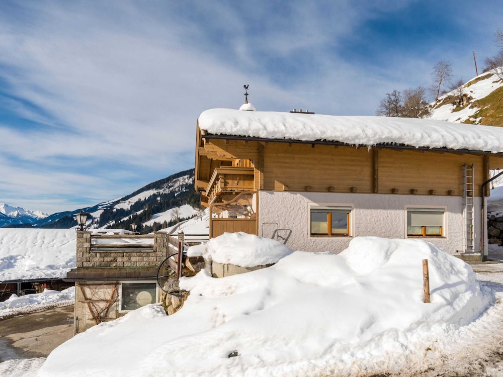 Sunlit Apartment near Ski Area in Hollersbach im Pinzgau