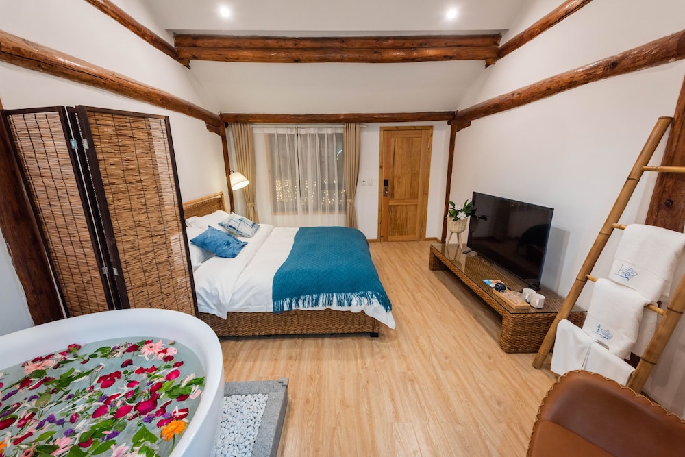 Dali Orchard Suites view 5