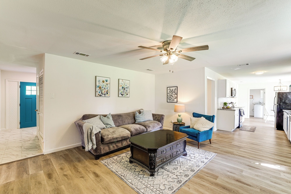 Near Shops & Eats: Commuter-friendly Fwtx Home