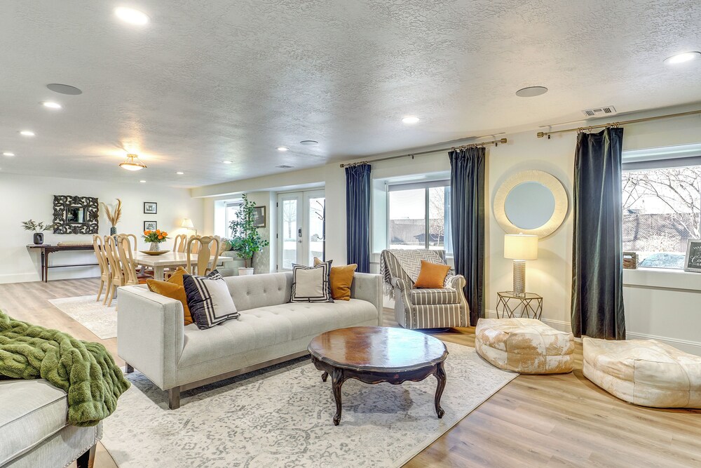 Private Pool & Hot Tub: Luxe Unit Near UTA Train!