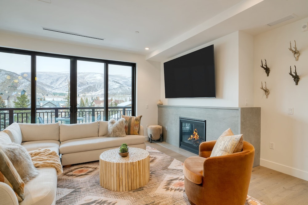 Alpine Oasis Luxury Living Near Vail With Outdoor Oasis Pool and Game Room