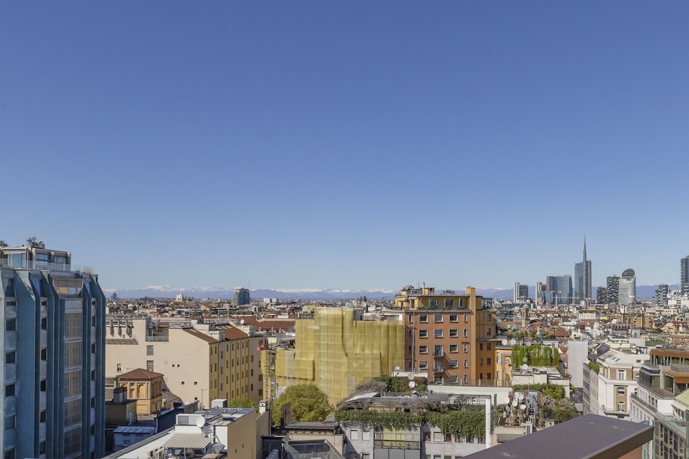 San Babila Central Tower by Rentopolis - High-end 1bdr with panoramic terrace overlooking Duomo