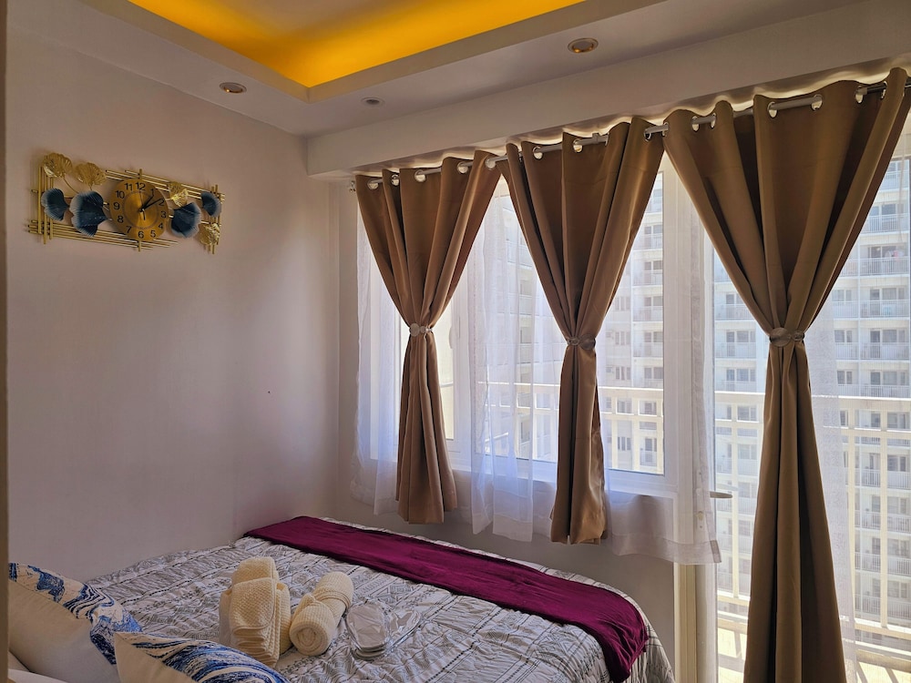Hannah Crib at Shore Residences