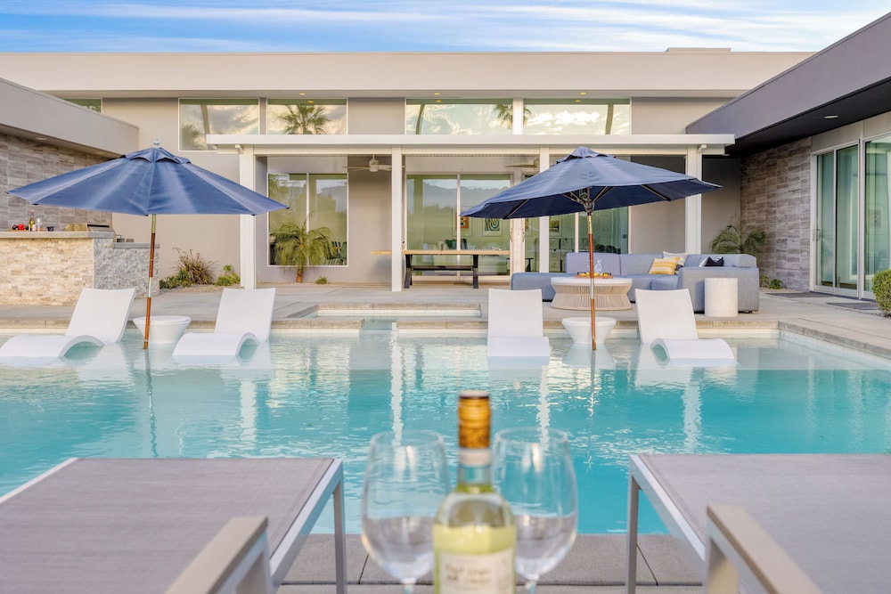 The Polo Villas by AvantStay – Modern Oasis Near Empire Polo Club