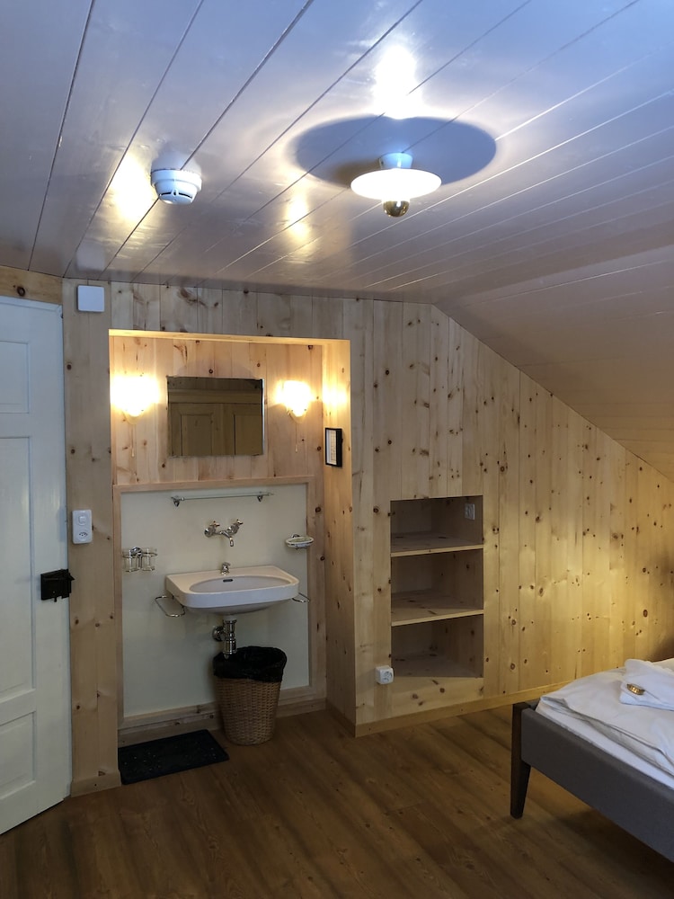 Spinas Gasthaus Val Bever - Hostel