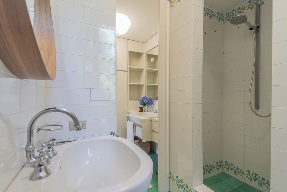 Villa Chiara Moltrasio With Private Garden by Rent all Como