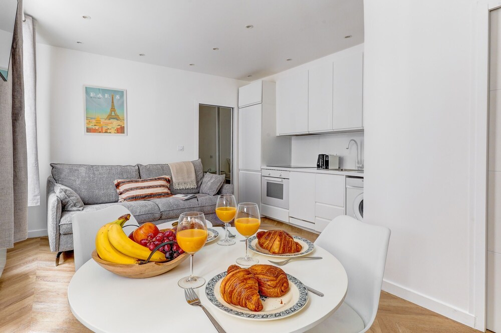 Bright 1BR Near Seine & Eiffel Tower