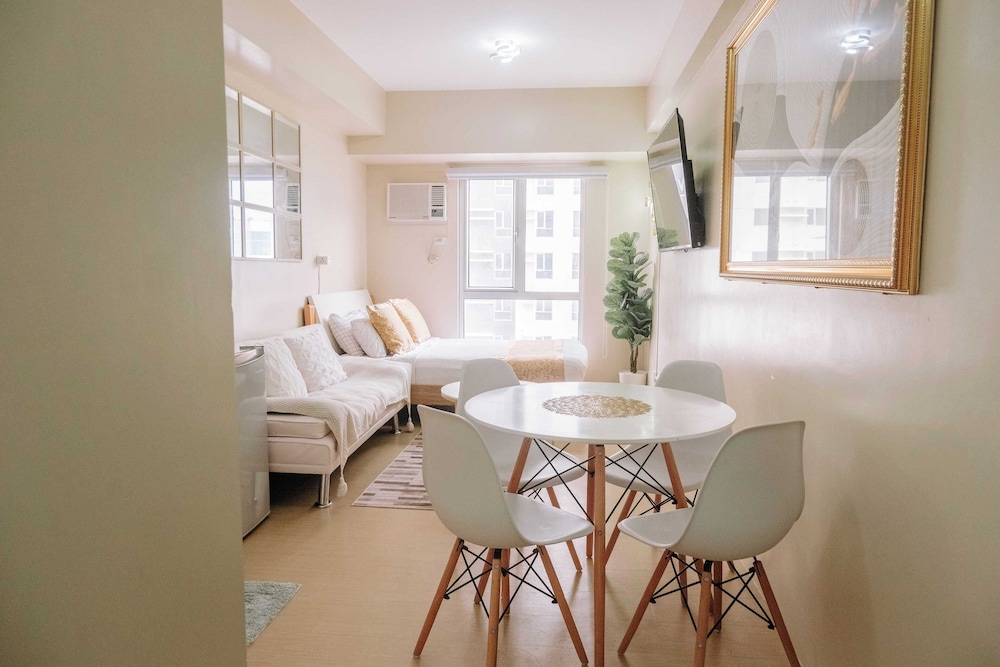 Minimalist Chic City Loft