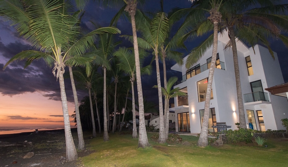 Beachfront Casa Buena Onda - Hermosa Palms 5