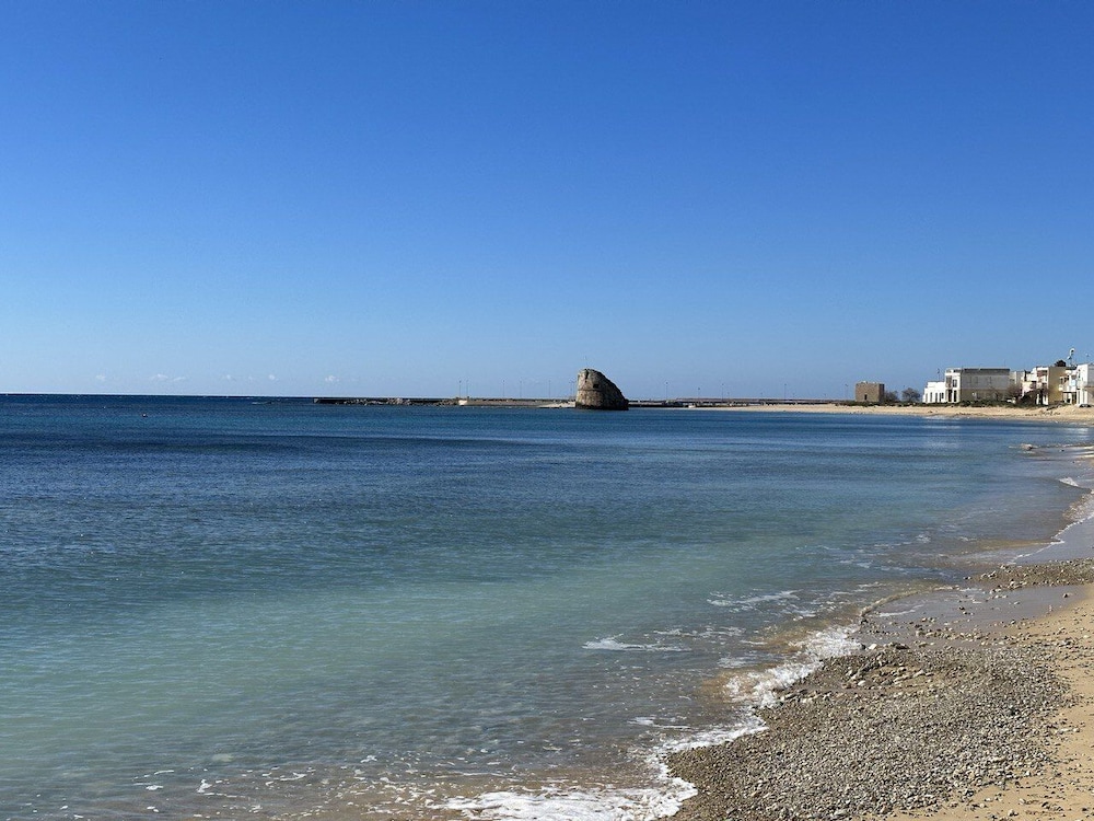 Appartamenti al mare Torre Pali view 5