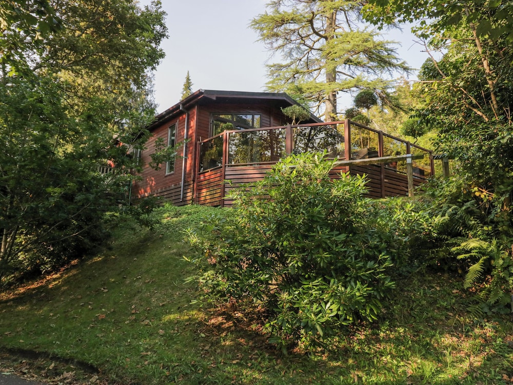 Tree House, Partial Lake Views
