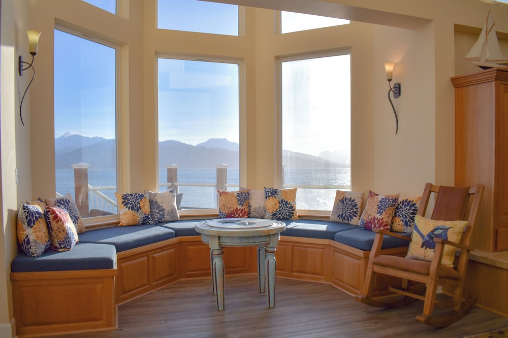 Lakeshore Lodges