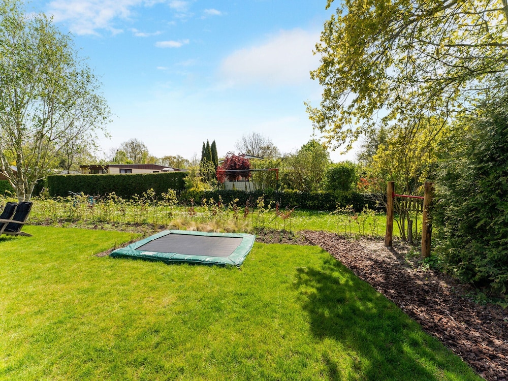Luxury Chalet Near Ouddorp With Garden