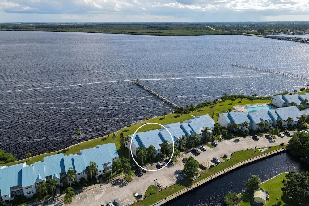 Myakka River 2/2 Private Waterfront Condo With Loft 2 Bedroom Condo