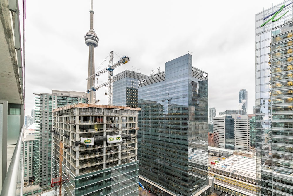 Stylish 1BR in Heart of City 2204