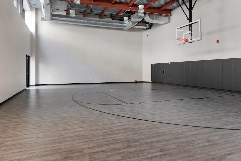 Urban Retreat 2BR Resort Amenities Downtown