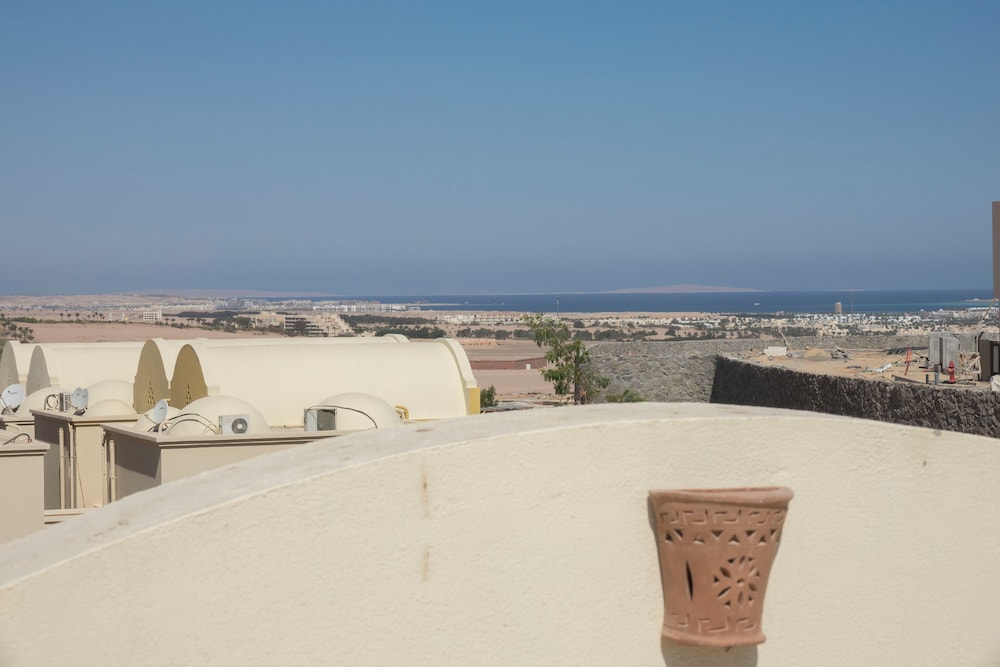Beautiful 2-bed Villa in Makadi Heights view 5