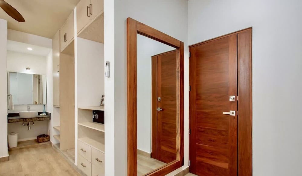 3br. Exclusive TH W/spacious Roof & Private Pool