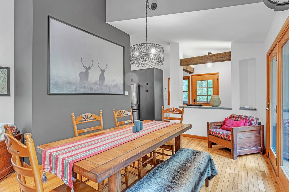 Modern Mountain Retreat Near Dolly Sods & Skiing 3 Bedroom Home