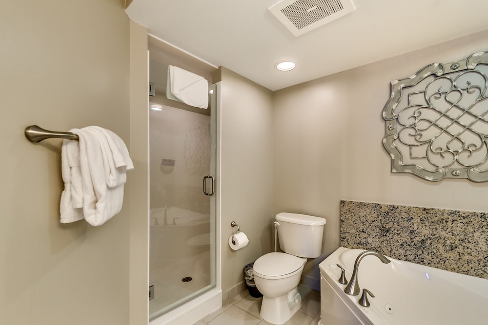 South Wind 301 4 Br condo by RedAwning