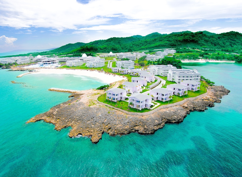 Grand Palladium Lady Hamilton Resort  Spa All Inclusive - Property Image 1